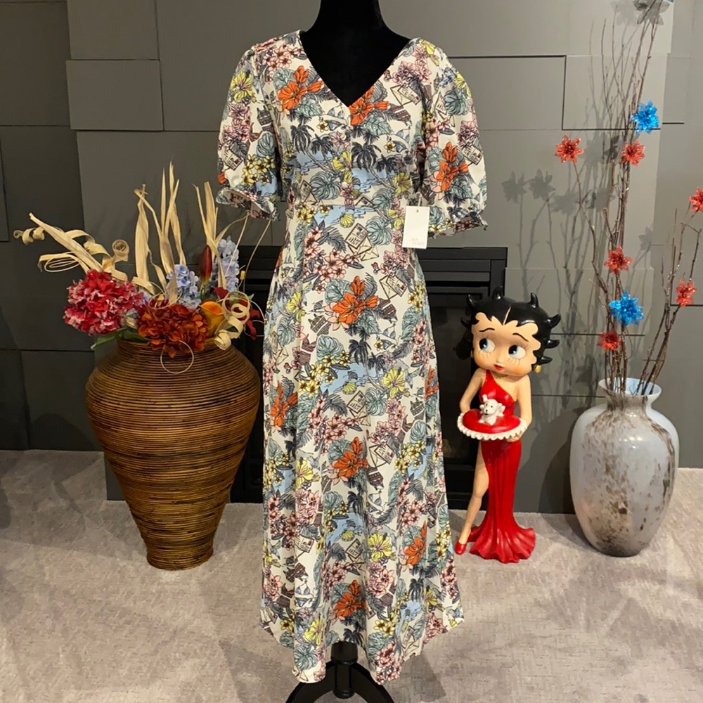 BNWT Button Up MIDI Floral Shift Dress size M
